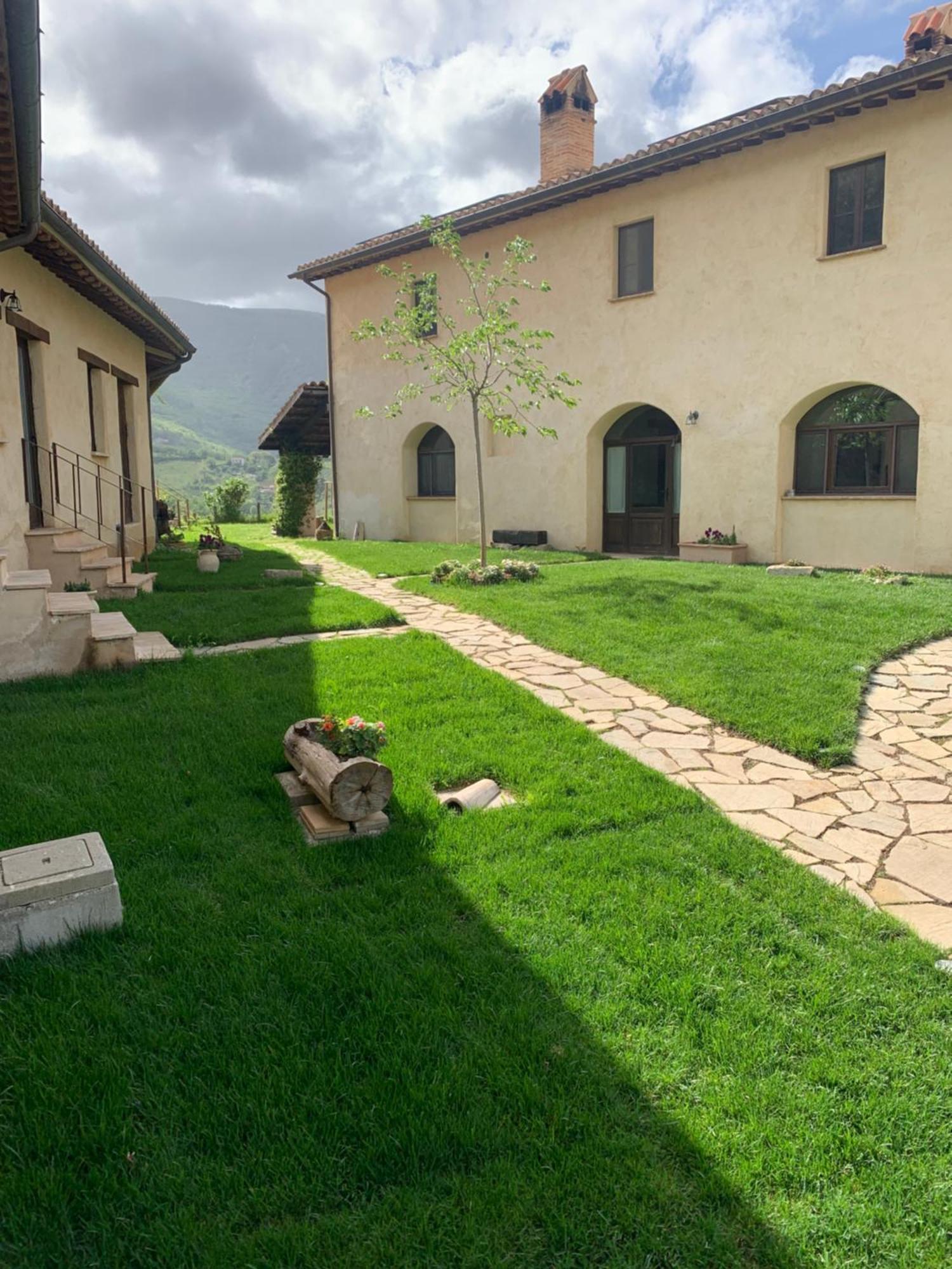 Agriturismo Il Covo Del Solengo Valtopina Eksteriør bilde